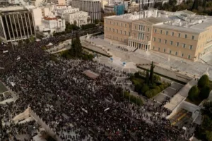 Απεργίες για τα Τέμπη: Στις 28 Φεβρουαρίου η μαζική συμμετοχή στη διαμαρτυρία