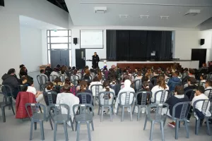 Σκόρπισε ενθουσιασμό ο Πιέρος στο Δημοτικό Αγίου Σπυρίδωνος (φώτος)