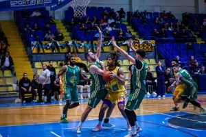 (Φώτος) Σούπερ ΑΕΛ, έσπασε το αήττητο της ΑΕΚ 