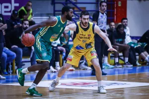 (Φώτος) Σούπερ ΑΕΛ, έσπασε το αήττητο της ΑΕΚ 