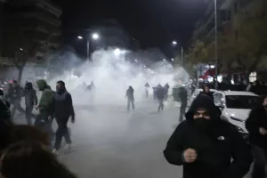 Σοβαρά επεισόδια στο κέντρο της Θεσσαλονίκης στο συλλαλητήριο για τα Τέμπη