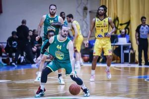 (Φώτος) Σούπερ ΑΕΛ, έσπασε το αήττητο της ΑΕΚ 