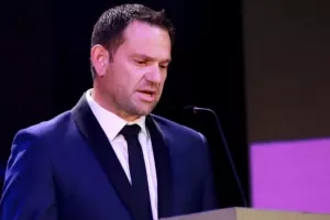 Σπύρος για προσφυγές/"Τεράστιο πισωγύρισμα που μας θυμίζει παλιές κακές εποχές"