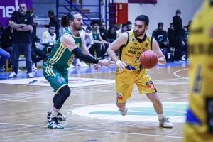 (Φώτος) Σούπερ ΑΕΛ, έσπασε το αήττητο της ΑΕΚ 