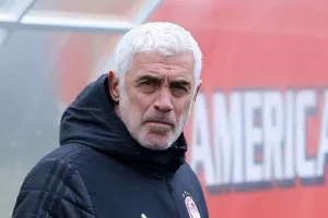 Νικοπολίδης: "Χρόνια πολλά στον Ολυμπιακό για τα 100 χρόνια δόξας, ιστορίας και μεγάλων στιγμών"