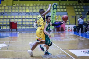 (Φώτος) Σούπερ ΑΕΛ, έσπασε το αήττητο της ΑΕΚ 
