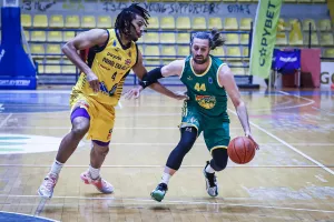(Φώτος) Σούπερ ΑΕΛ, έσπασε το αήττητο της ΑΕΚ 