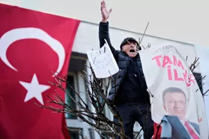 Νέες συλλήψεις στις διαδηλώσεις υπέρ του Ιμάμογλου