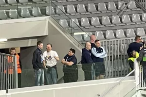(Φώτος kerkida) Μαζεύονται οι Σουηδοί 