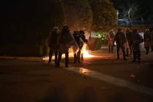 Επεισόδια και φωτιές στο Σύνταγμα (Φώτος)