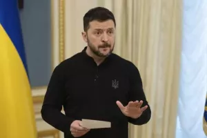 Γιατί ο Ζελένσκι δεν θα φορέσει σύντομα κοστούμι
