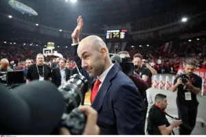 Αποθεώθηκε ο Σπανούλης κατά την είσοδο του στο ΣΕΦ