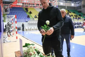 Συγκινητικές στιγμές (Για τα 57 θύματα και τον Πέτρο)