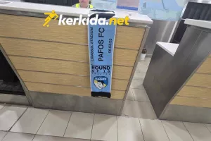 ΤΣΕΚ ΙΝ... με κασκόλ!