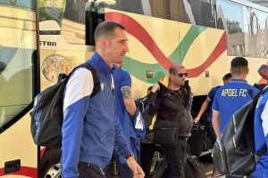 (Φώτος kerkida) Έφτασε... το ΑΠΟΕΛ
