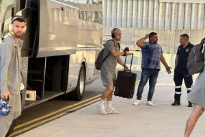 (Φώτος Kerkida) Έφτασε στη Λεμεσό η Πάφος FC