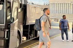 (Φώτος Kerkida) Έφτασε στη Λεμεσό η Πάφος FC