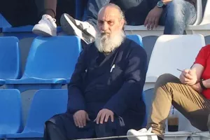 Σταθερά... ο Πάτερ Ελευθέριος!