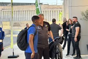(Φώτος kerkida) Έφτασε... το ΑΠΟΕΛ