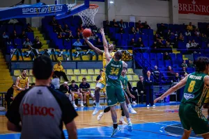 (Φώτος) Σούπερ ΑΕΛ, έσπασε το αήττητο της ΑΕΚ 
