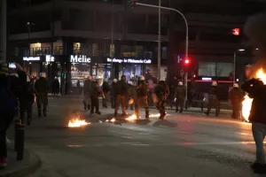 Επεισόδια και φωτιές στο Σύνταγμα (Φώτος)