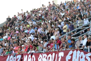 Με Αραδίππου... όπως τότε με Άρη: "4000 κόσμος κατέκλυσε το γήπεδο και έστειλε το πιο ιστορικό μήνυμα"