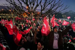 Σύλλυψη Ιμάμογλου/Χιλιάδες διαδηλωτές για 2η μέρα στους δρόμους!