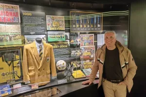 Ο Νίκος Κωστένογλου επισκέφθηκε το Μουσείο Ιστορίας της ΑΕΚ