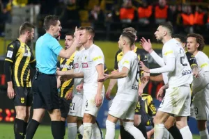 Λανουά: «Σωστή κόκκινη στον Μήτογλου – Το VAR συμφώνησε, ο Ζίμπερτ ζήτησε να δει τη φάση λόγω... διαμαρτυριών»!