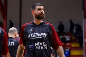 Ο Κεραυνός νίκησε το ΑΠΟΕΛ (Φώτος)