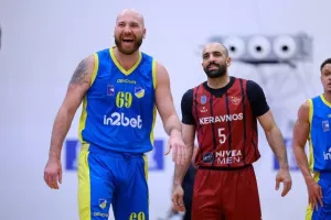 Ο Κεραυνός νίκησε το ΑΠΟΕΛ (Φώτος)