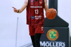 Ο Κεραυνός νίκησε το ΑΠΟΕΛ (Φώτος)