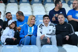 (Φώτος) Πιστά στο πλευρό της!