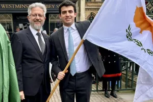 Ο Αλέξανδρος Τοφαλίδης σημαιοφόρος της Κύπρου στο Λονδίνο