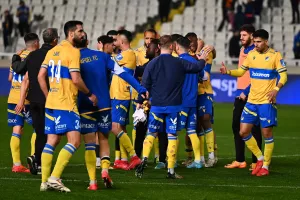 (Βίντεο Kerkida) Κόσμος και ομάδα... ΕΝΑ μετά τη νίκη στο "αιώνιο"!