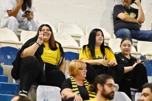 Πήραν θέση στις εξέδρες (ΦΩΤΟΡΕΠΟΡΤΑΖ)