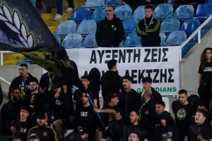 Πανό για τον Αυξέντη από τους ΑΕΚτζήδες...
