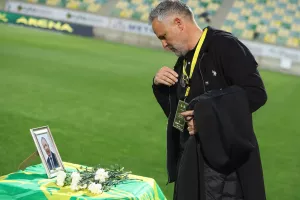 Λουλούδια στη μνήμη του Αυξέντη