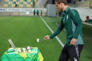 Λουλούδια στη μνήμη του Αυξέντη