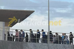 Από...νωρίς κόσμος στα εκδοτήρια (Φώτο kerkida)