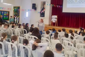 Επίσκεψη στο Β’ Δημοτικό Σχολείο Δρομολαξιάς με Ηλία Γεωργίου