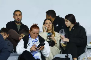Ο κόσμος στο "Αλφαμέγα" (φώτος)