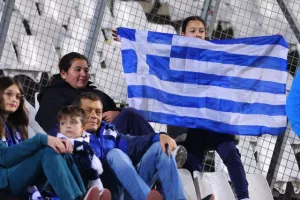 Ο κόσμος στο Ομόνοια-Πάφος (φώτος)