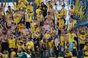 ΜΠΛΟΚΟ στην Περιστερώνα για τους ΑΕΛίστες
