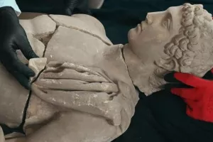 Ανακαλύφθηκε άγαλμα του θεού Ερμή στην Αττάλεια