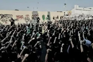 Θύρα 9: "Όσο μαθηματικά υπάρχουν ελπίδες/Τελευταία δόση εμψύχωσης έξω από το γήπεδο"