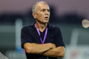 Συνεχίζει με Ανδρονίκου 