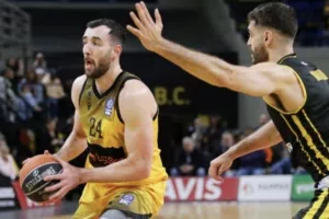 "Ο Σάκοτα έχει τον σεβασμό όλων - Ο κόσμος είναι ο 6ος παίκτης της ΑΕΚ"