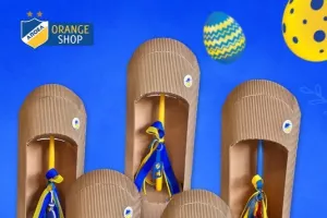 Πασχαλινές γαλαζοκίτρινες λαμπάδες
