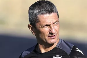 Το… κρυφτούλι του Λουτσέσκου και τα ερωτηματικά